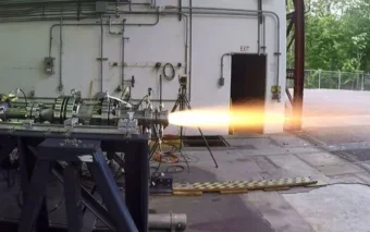 Снаряд з реактивним двигуном